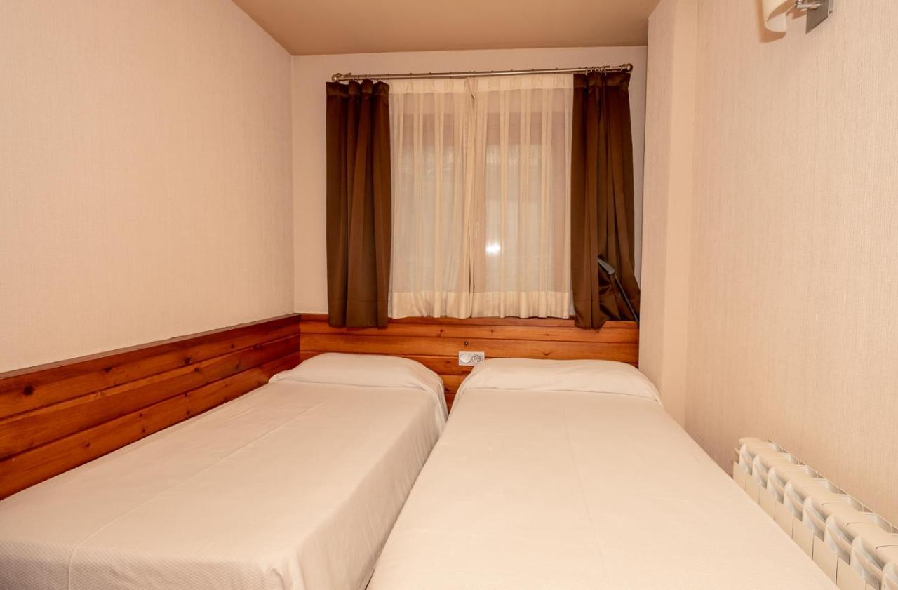 Aparthotel Bellver Bellver De Cerdanya Bagian luar foto